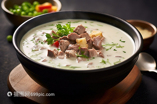 浓郁丝滑的奶油牛肉汤 冬日暖心的美味菜式